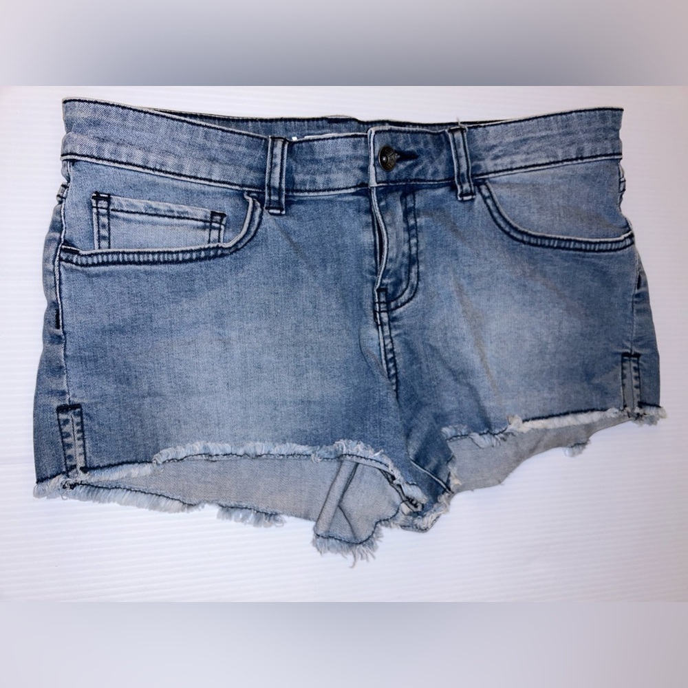 Vans "destroyed mini" denim shorts‎